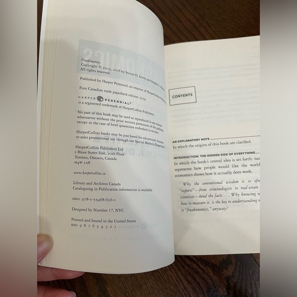 Freakonomics A Rogue Economics Explores The Hidden Side Of Everything - Picture 3 of 5